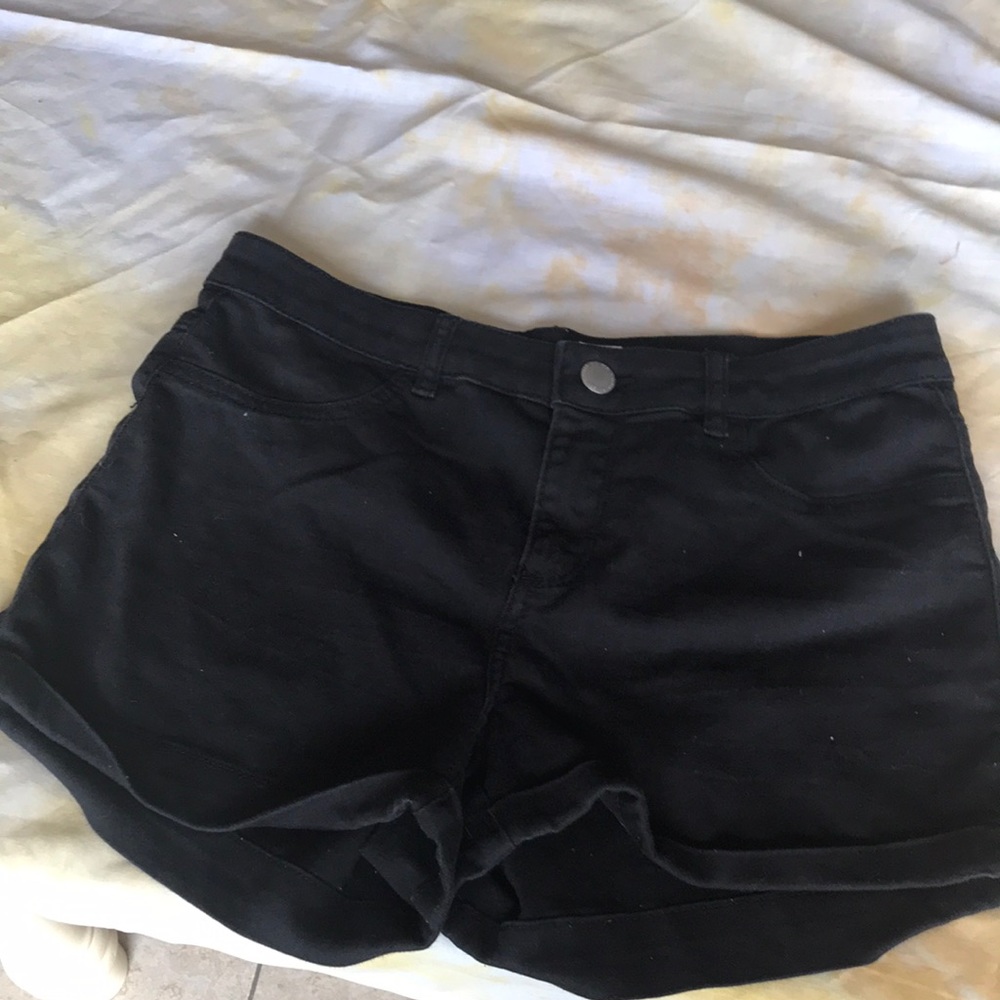 H&M black shorts